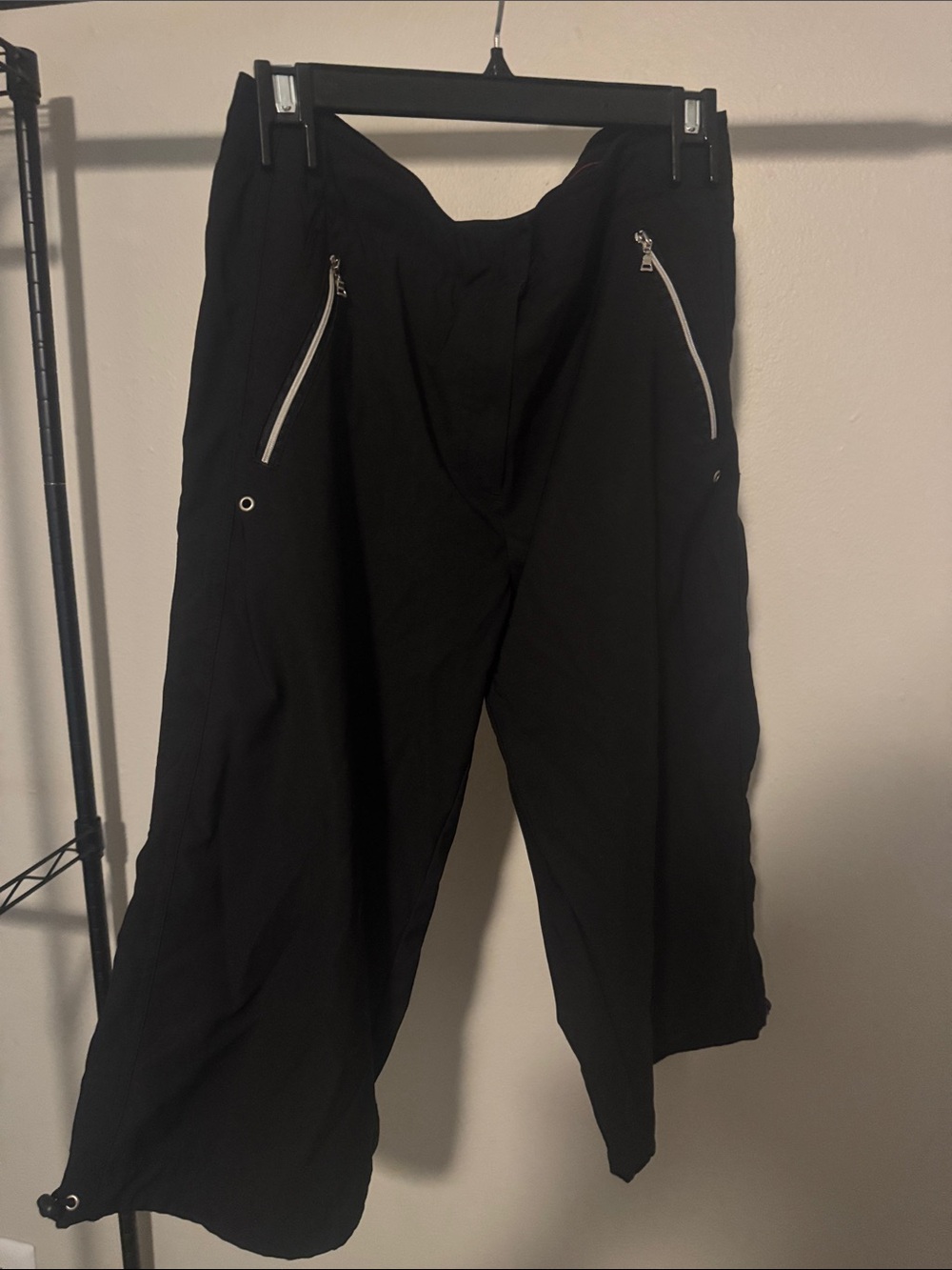 Grand Slam Black Wide-Leg Cargo Capris with Zip Pockets